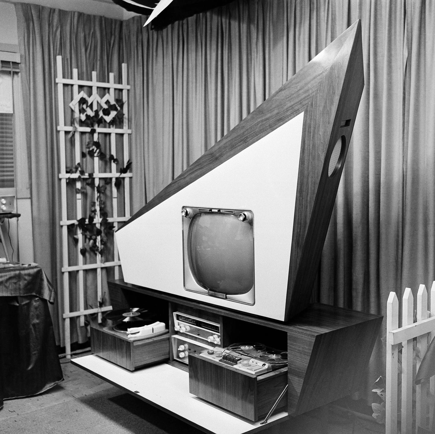 1959: Hi-Fi Television